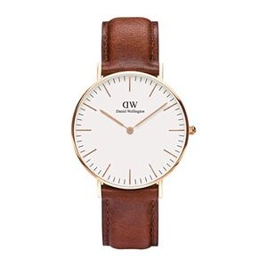 SOLD: Daniel Wellington Women’s Watch with Box